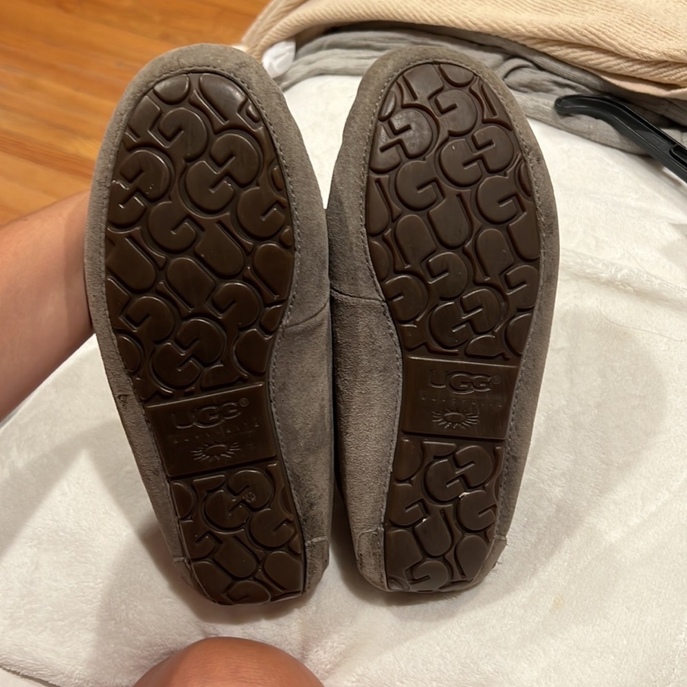 UGG Dakota Moccasin Slipper - Picture 4 of 7
